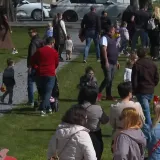 Stotine djece u sredi&scaron;njem parku u Bjelovaru tragale za slatkim iznenađenjima