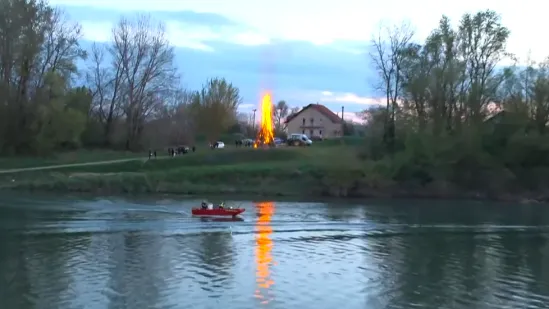 Na obalama Save gore vatre: Pogledajte čaroliju krijesova u Dubrovčacima