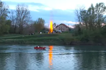 Na obalama Save gore vatre: Pogledajte čaroliju krijesova u Dubrovčacima