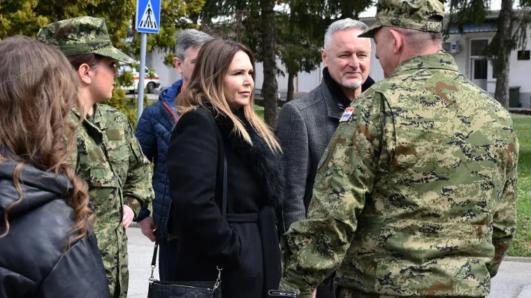 Thompson točno u ponoć poslao poruku, oglasila se i supruga Sandra: Evo &scaron;to su poručili