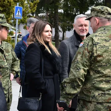 Thompson točno u ponoć poslao poruku, oglasila se i supruga Sandra: Evo &scaron;to su poručili