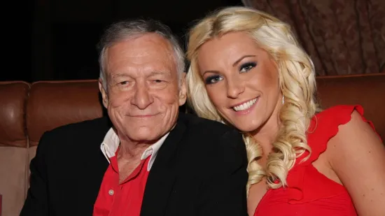 Udala se udovica Hugha Hefnera: Evo s kim se skrasila nakon smrti 60 godina starijeg mogula