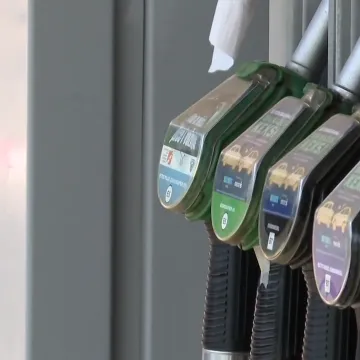 Jo&scaron; sutra točimo jeftinije? Evo koliko bi mogle skočiti cijene goriva!