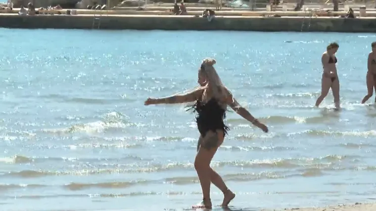 Na kopnu +20, u moru druga priča. Ali one najhrabrije nije spriječilo da uskoče: 'Sportski je svježe'

Najhrabriji se za Uskrs okupali u hladnom moru: 'Reći ćemo da je sportski svježe'