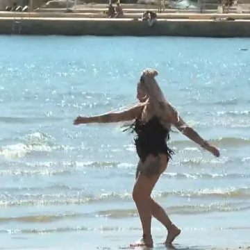 Na kopnu +20, u moru druga priča. Ali one najhrabrije nije spriječilo da uskoče: 'Sportski je svježe'

Najhrabriji se za Uskrs okupali u hladnom moru: 'Reći ćemo da je sportski svježe'