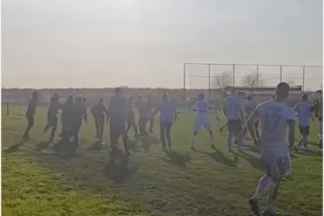 Kaos na terenu u Srbiji: Navijači uletjeli i napali igrače usred utakmice