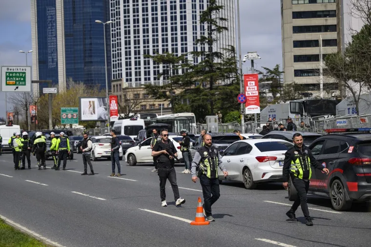 Pucnjava ispred izraelskog konzulata, tri osobe smrtno stradale