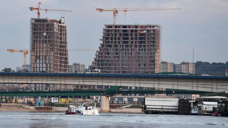 Sru&scaron;io se kran na gradili&scaron;tu! Jedan radnik poginuo, dvojica ozlijeđena
