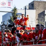 Legendarni Vatreni s pivom u rukama predvodio slavlje tisuće navijača na ulicama