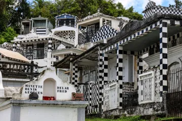 Crno-bijeli motivi i danas izazivaju znatiželju: Jedinstveno groblje privlači brojne turiste