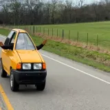 Nije ni crtić ni otpička iluzija: Napravio je najuži auto na svijetu i potpuno ga legalno vozi ulicama