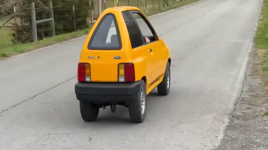 Nije ni crtić ni otpička iluzija: Napravio je najuži auto na svijetu i potpuno ga legalno vozi ulicama
