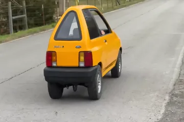 Nije ni crtić ni optička iluzija: Napravio je najuži auto na svijetu i potpuno ga legalno vozi ulicama