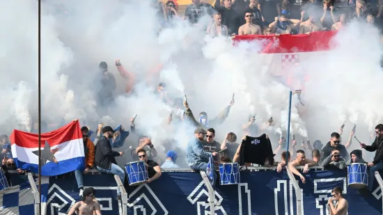 Bizaran poku&scaron;aj &scaron;verca: Navijač Istre u lažnom trudničkom trbuhu nosio baklje