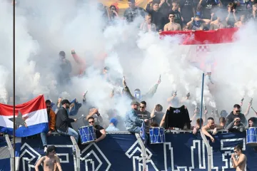 Bizaran poku&scaron;aj &scaron;verca: Navijač Istre u lažnom trudničkom trbuhu nosio baklje