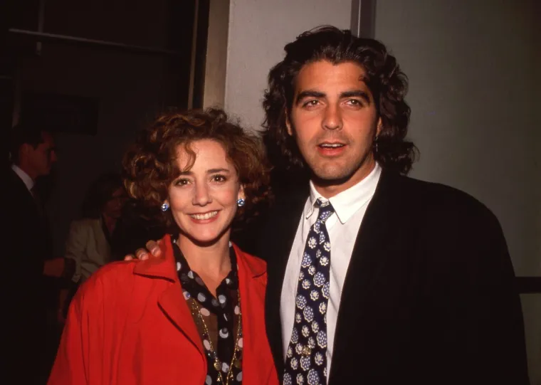 Frcale iskre! Malo tko pamti da je Clooney bio lud za Travoltinom ženom: Kćerima dali isto ime