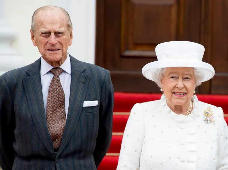 Upoznala ga je u djetinjstvu: Ovo je ljubavna priča kraljice Elizabete i princa Philipa