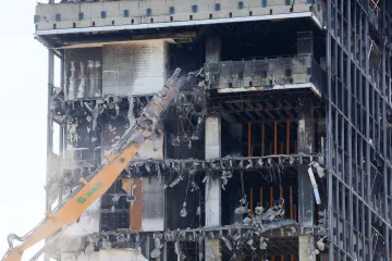 Počelo je? Bageri s bu&scaron;ilicom stigli pred Vjesnik, pogledajte &scaron;to rade neboderu