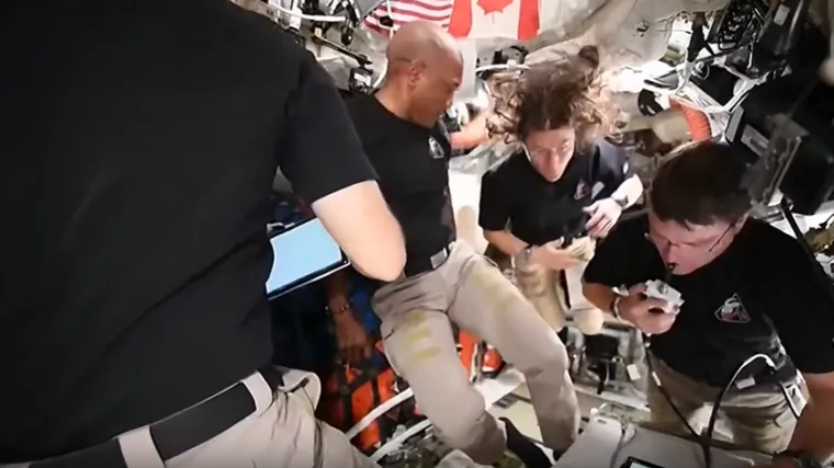 Nakon 10 dana u svemiru slijedi &scaron;ok za tijelo: Hoće li uopće moći stati na noge?