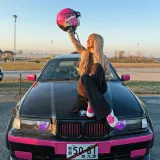 Poznata pjevačica svira harmoniku i voli brze automobile: 'Govore &scaron;to ću ja u utrkama'