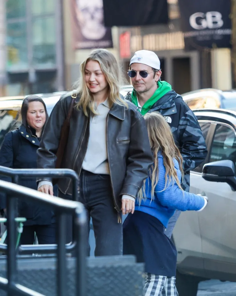 Ovako to izgleda kada svjetske zvijezde pro&scaron;etaju ulicom: Cooper i Hadid uhvaćeni u New Yorku