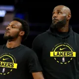 Otac i sin James ponovno ru&scaron;e granice nemogućeg, a LeBronova večer imala je i neočekivan epilog