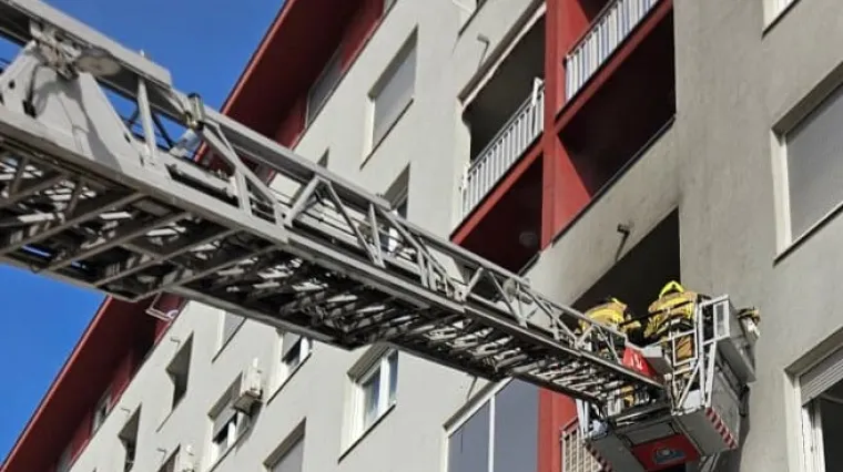Buknuo požar na balkonu stana u Zagrebu: Na teren pozvana i Hitna pomoć