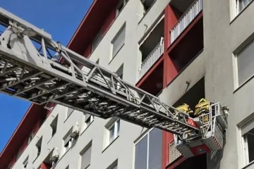 Buknuo požar na balkonu stana u Zagrebu: Na teren pozvana i Hitna pomoć