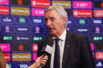 Biv&scaron;i izbornik Srbije (77) nakon trijumfa tražio broj novinarke, snimka postala viralna