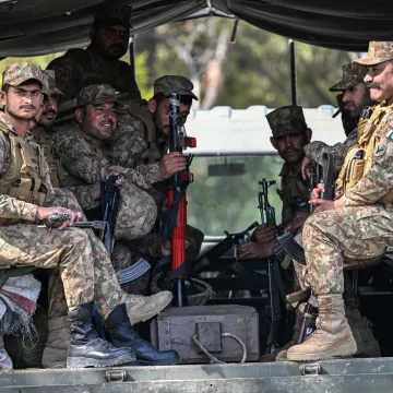 Vojska i duge cijevi na svakom koraku: Ovako izgleda grad koji je ključan za mir