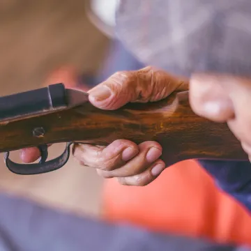 Umirovljenik pu&scaron;kom oborio dron koji je provjeravao stanje zgrada, zabrijao je da su provalnici