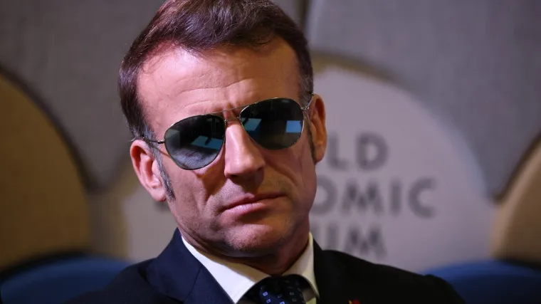 Kakav potez Macrona: Pazite &scaron;to je učinio kad je u Rimu uočio pognutog mu&scaron;karca...