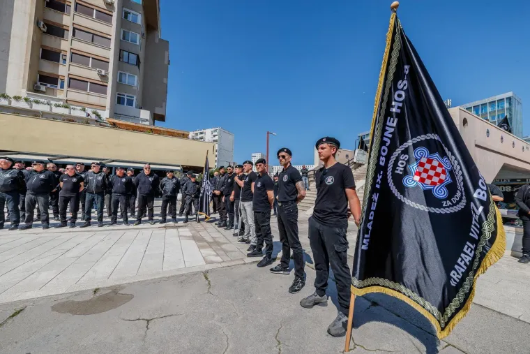 Usta&scaron;ki pozdrav odjekivao Splitom: 'Tko nije ZDS, nije za Hrvatsku'