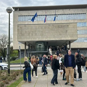 Dojava o bombi u Gradskom poglavarstvu i sjedi&scaron;tu stranke Možemo: 'Evakuiraju ljude'