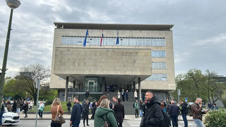 Dojava o bombi u Gradskom poglavarstvu i sjedi&scaron;tu stranke Možemo: 'Evakuiraju ljude'