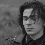 Nakon nastupa na Dori, Devin predstavlja 'I COULD NEVER' pjesmu o ljubavi bez iluzija