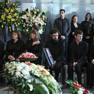 Posljednji ispraćaj Vlatka Cvrtile na Mirogoju: Od omiljenog profesora oprostili se brojni političari i kolege