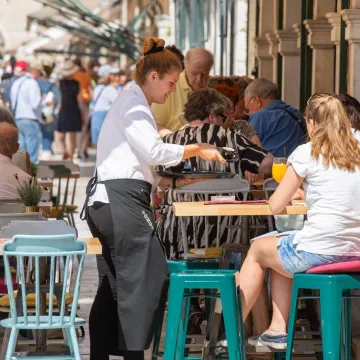 Hrvati otkrili za koliku plaću bi radili na sezoni: 'Ispod toga je samo iskori&scaron;tavanje'