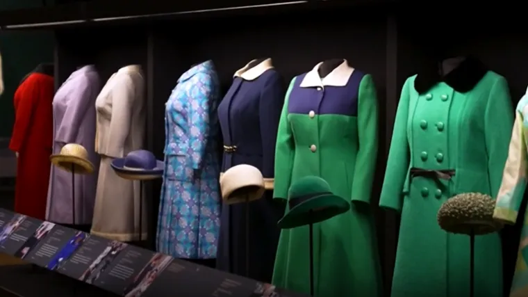 Otvara se velika izložba posvećena Elizabeti II: Otkriveno je kako se oblačila kroz godine