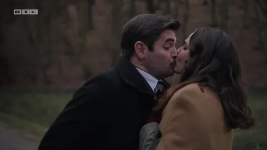 Zabranjena ljubav vi&scaron;e nije tajna: Manuela i Vice uhvaćeni u poljupcu! A kad pogledate tko ih je vidio...