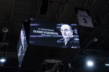 Dirljive scene: Navijači Partizana se oprostili od Du&scaron;ka Vujo&scaron;evića