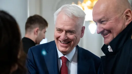 Rijetko javno pojavljivanje: Ivo Josipović snimljen nasmijan u zagrebačkom HNK-u