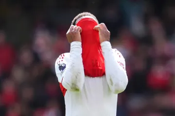 Arteta i igrači Arsenala skrivali lice od srama pred &scaron;okiranim navijačima i moćnikom