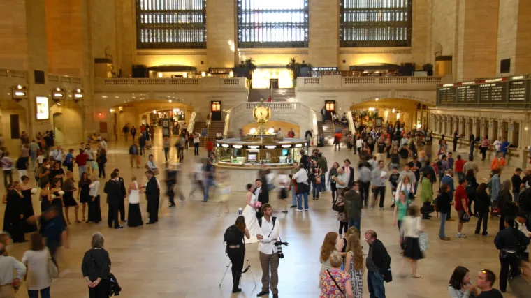 Panika na turističkom 'hot spotu'! Mu&scaron;karac mačetom nasrnuo na ljude, dvoje se bori za život