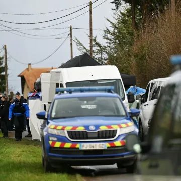 Dječak (9) godinama bio zatočen u kombiju: 'Ležao je gol, na hrpi smeća pored izmeta'