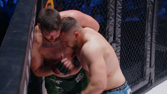 Div u&scaron;ao u kavez uz cajke i počeo mlatiti borca iz Bosne i Hercegovine