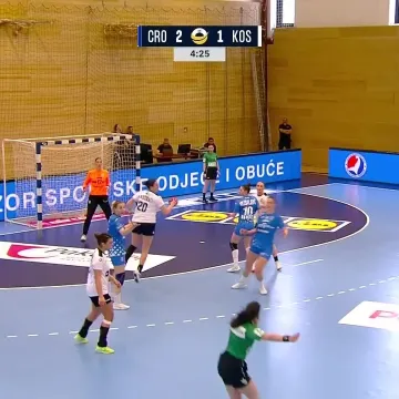 Uf, kakav gol na&scaron;ih! Asistencija vratarke pa suhi list