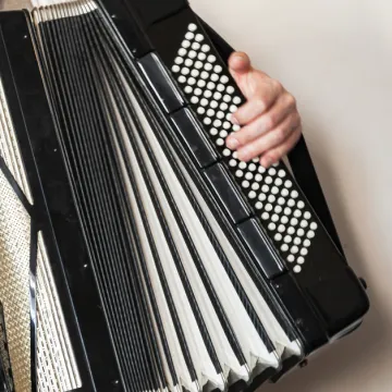 [KVIZ] Svi su nekada čuli zvuk harmonike, no koliko znate o njoj?