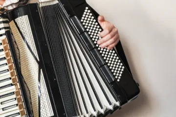 [KVIZ] Svi su nekada čuli zvuk harmonike, no koliko znate o njoj?