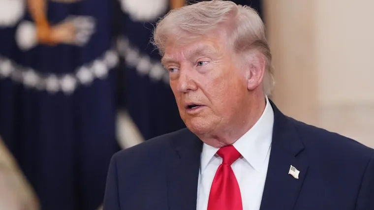 Je li on dobro? Trump ponovno &scaron;okirao, pogledajte kakvu je fotografiju objavio - neviđeno